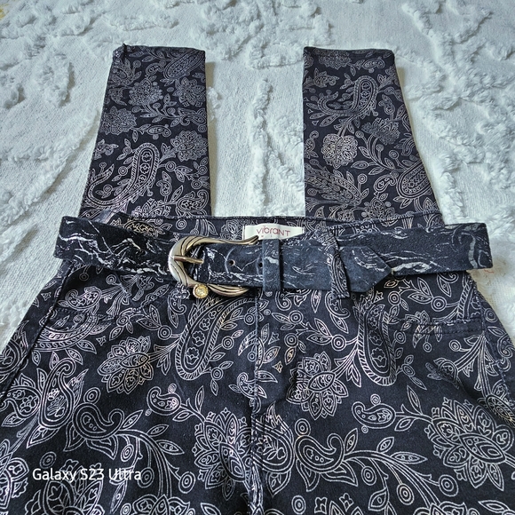 Vibrant miu high waisted pants. Size 9. - Picture 7 of 7